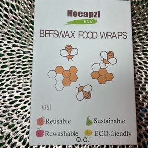BEESWAX FOOD WRAPS. 7 wraps in different sizes per box. Reusable. Rewashable.